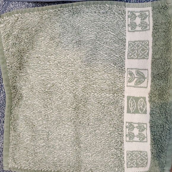 WELSPUN 100 % Cotton Bath Towel Set - Picture 3 of 4
